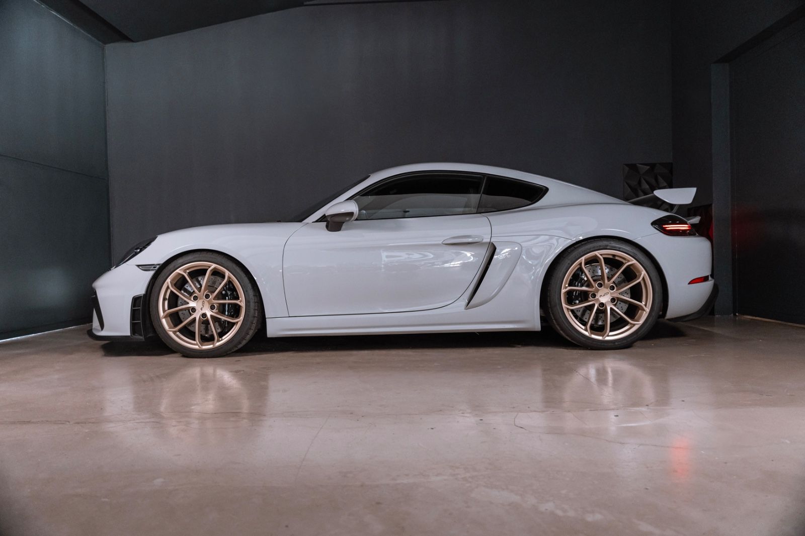 Cayman GT4